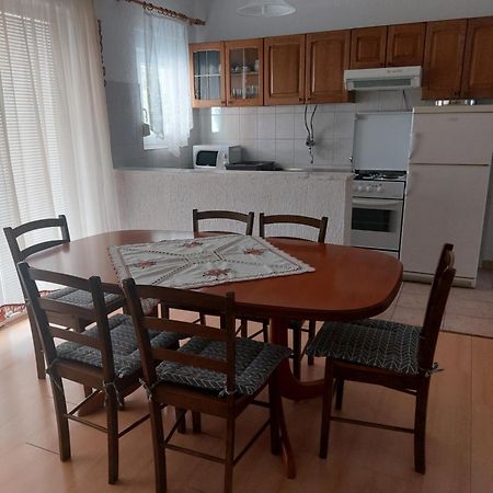 Apartman Nardi Vir Luaran gambar