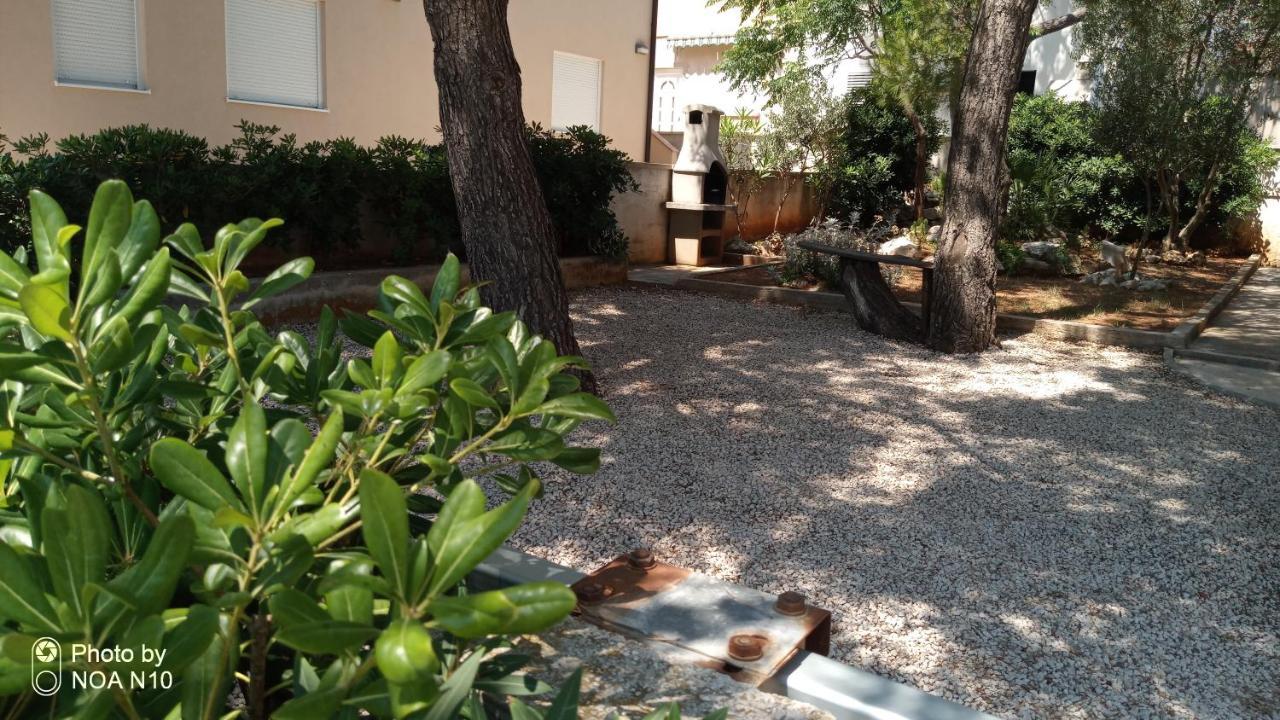 Apartman Nardi Vir Luaran gambar