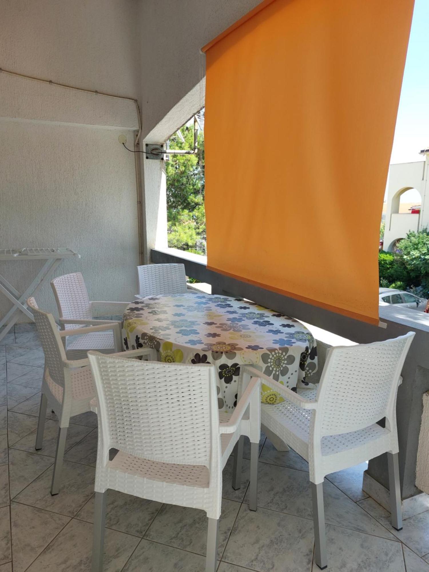 Apartman Nardi Vir Luaran gambar